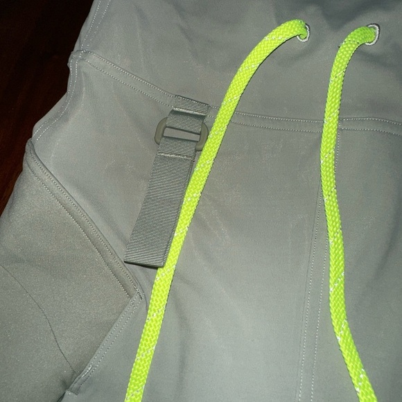 LULULEMON Cargo Super-High-Rise Hiking Short 8" - Picture 8 of 13